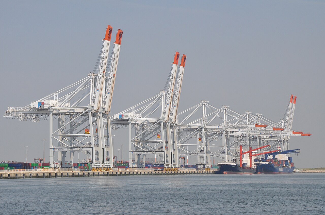 Portiques à conteneurs du terminal Port 2000 au Havre
